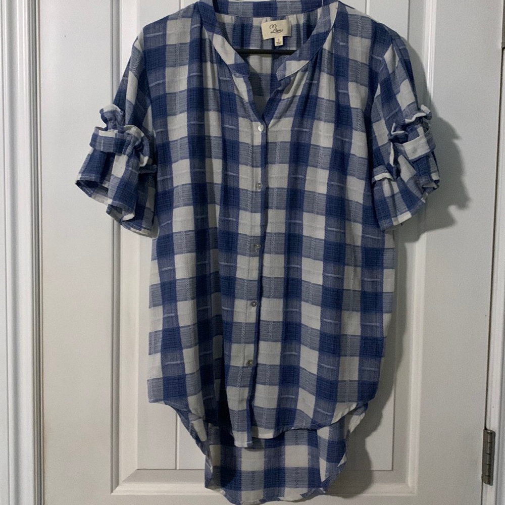 ❤️love size small button down ruffle sleeve blouse